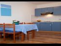 Appartamenti Filip - with parking : A1-2A(2+3), SA2-2B(2+1), A3-3A(2+3), SA4-3B(2+1) Okrug Gornji - Isola di Ciovo  - Studio appartamento - SA2-2B(2+1): la cucina con la sala da pranzo