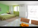 Appartamenti Filip - with parking : A1-2A(2+3), SA2-2B(2+1), A3-3A(2+3), SA4-3B(2+1) Okrug Gornji - Isola di Ciovo  - Studio appartamento - SA4-3B(2+1): la camera da letto