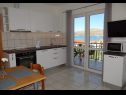 Appartamenti Mara - 70m from the sea A2(4+1), A3(4+1), A4(2+1), A1(2+1) Okrug Gornji - Isola di Ciovo  - Appartamento - A4(2+1): la cucina con la sala da pranzo