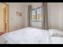 Appartamenti Branko - 60m from the beach: SA1 (3+1), A2 (4), A3 (4) Okrug Gornji - Isola di Ciovo  - Appartamento - A2 (4): la camera da letto