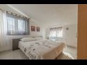 Appartamenti Branko - 60m from the beach: SA1 (3+1), A2 (4), A3 (4) Okrug Gornji - Isola di Ciovo  - Appartamento - A3 (4): la camera da letto
