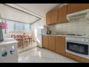 Appartamenti Branko - 60m from the beach: SA1 (3+1), A2 (4), A3 (4) Okrug Gornji - Isola di Ciovo  - Appartamento - A3 (4): la cucina con la sala da pranzo