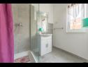 Appartamenti Branko - 60m from the beach: SA1 (3+1), A2 (4), A3 (4) Okrug Gornji - Isola di Ciovo  - Appartamento - A2 (4): il bagno con la toilette