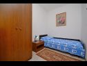 Appartamenti Dane - 30m from the sea: A1(4+1), A2(4+1), A3(3+2), A4(2+3) Okrug Gornji - Isola di Ciovo  - Appartamento - A3(3+2): la camera da letto