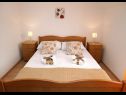 Appartamenti Antonia - 5 m from sea : A4 (2+2), A5 (2+2) Okrug Gornji - Isola di Ciovo  - Appartamento - A4 (2+2): la camera da letto