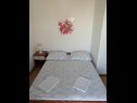 Appartamenti Biserka - 50 m from beach : A1(2+1), A2(2+1), A3(2+1), A4(6), A5(4), A6(4) Okrug Gornji - Isola di Ciovo  - Appartamento - A3(2+1): la camera da letto