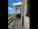 Appartamenti Jakov - large terrace : A1(4+1) Okrug Gornji - Isola di Ciovo  - il cortile