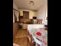 Appartamenti Jakov - large terrace : A1(4+1) Okrug Gornji - Isola di Ciovo  - Appartamento - A1(4+1): la cucina con la sala da pranzo