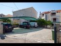 Appartamenti Natali - 5 M from the beach : A6(4+1) Okrug Gornji - Isola di Ciovo  - il parcheggio