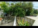 Appartamenti Doria - 20m from beach: A1 Grego(4), A3 Doric(4), A4 Teuta(2+2) Okrug Gornji - Isola di Ciovo  - il giardino