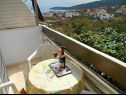 Appartamenti Naki - terrace & free parking: Studio(2+1), A2(6+1) Slatine - Isola di Ciovo  - Studio appartamento - Studio(2+1): il balcone