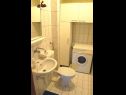 Appartamenti Eden - 30m from the sea A1(4+2), A2(2+2) Slatine - Isola di Ciovo  - Appartamento - A1(4+2): il bagno con la toilette