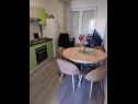 Appartamenti Rosa - with parking : A1(3+1), SA2(3), A3(6) Slatine - Isola di Ciovo  - Appartamento - A3(6): la cucina con la sala da pranzo