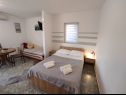 Appartamenti Naki - terrace & free parking: Studio(2+1), A2(6+1) Slatine - Isola di Ciovo  - Studio appartamento - Studio(2+1): camera