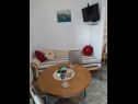 Appartamenti Naki - terrace & free parking: Studio(2+1), A2(6+1) Slatine - Isola di Ciovo  - Studio appartamento - Studio(2+1): la sala da pranzo
