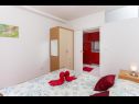 Appartamenti Mira - comfy with garden : A1 Žuti (2+2), A2 Crveni (2+2) Dubrovnik - Riviera Dubrovnik  - Appartamento - A2 Crveni (2+2): la camera da letto