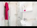 Appartamenti e camere Bari - 10 km from airport: A1(2), A2(2), R2(2), R3(2), R4(2) Kupari - Riviera Dubrovnik  - Appartamento - A1(2): il bagno con la toilette