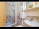 Appartamenti e camere Bari - 10 km from airport: A1(2), A2(2), R2(2), R3(2), R4(2) Kupari - Riviera Dubrovnik  - Appartamento - A2(2): il bagno con la toilette