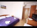 Appartamenti e camere Nikola 1 - free parking: SA1(2+2), A5(3+1), A6(4+1), A8(4+1), R4(2), R7(2) Mlini - Riviera Dubrovnik  - Camera - R7(2): la camera da letto