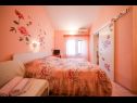 Appartamenti Tara - 70 m from beach: SA2 rozi(2), SA3 plavi(2) Brbinj - Isola di Dugi otok  - Studio appartamento - SA2 rozi(2): la camera da letto