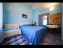 Appartamenti Tara - 70 m from beach: SA2 rozi(2), SA3 plavi(2) Brbinj - Isola di Dugi otok  - Studio appartamento - SA3 plavi(2): la camera da letto