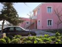 Appartamenti Zvone1  - at the water front: A4(2+2), A5(2+2), A6(2+2) Veli Rat - Isola di Dugi otok  - il parcheggio