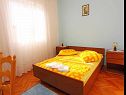 Appartamenti Marija - free parking A1(8), Crveni (2+1), Naranca (2), Zeleni (2) Hvar - Isola di Hvar  - Appartamento - A1(8): la camera da letto