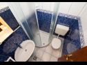 Appartamenti Juri - 60 m from sea: SA1(2+1), SA2(2+1), SA3(2), SA4(2), SA5(2+1), A6(3+1), A7(3+1), A8(3+1) Sucuraj - Isola di Hvar  - Studio appartamento - SA4(2): il bagno con la toilette