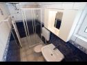 Appartamenti Juri - 60 m from sea: SA1(2+1), SA2(2+1), SA3(2), SA4(2), SA5(2+1), A6(3+1), A7(3+1), A8(3+1) Sucuraj - Isola di Hvar  - Appartamento - A7(3+1): il bagno con la toilette