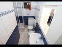 Appartamenti Juri - 60 m from sea: SA1(2+1), SA2(2+1), SA3(2), SA4(2), SA5(2+1), A6(3+1), A7(3+1), A8(3+1) Sucuraj - Isola di Hvar  - Appartamento - A8(3+1): il bagno con la toilette