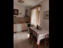 Appartamenti Draga - traditional & in center: A1(2+2), A2(2+2), SA1(2+2), SA2(2+1) Vrboska - Isola di Hvar  - Appartamento - A2(2+2): la cucina con la sala da pranzo