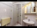 Appartamenti Mir - 50m from the sea A1(2+2), A2(2+1), A3(2), A4(4+2), A5(2+2) Fazana - Istria  - Appartamento - A4(4+2): il bagno con la toilette