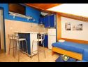 Appartamenti e camere Ivo - 20m from the sea: A1(2), A2(2), A3(2+2), A4(2+2) Racisce - Isola di Korcula  - Appartamento - A3(2+2): la cucina con la sala da pranzo