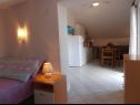 Appartamenti Dragica - with kids playground: A1 MIA(2+1), A2 IVA(2), A3 LARA(4+1), SA4 TEA(2) Malinska - Isola di Krk  - Studio appartamento - SA4 TEA(2): la camera da letto