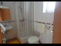 Appartamenti Vlado - 300 m from pebble beach: SA1(2+1), SA2(2), A3(2+2), SA4(2+1), A5(2+2), SA6(2) Njivice - Isola di Krk  - Appartamento - A3(2+2): il bagno con la toilette