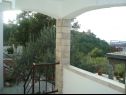 Appartamenti Marija - olive garden: A1(2+1) Omisalj - Isola di Krk  - la terrazza coprita