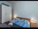 Appartamenti Zdrave - 500 m from sea: A1 prizemlje(4+2), A2 kat(4+2) Pinezici - Isola di Krk  - Appartamento - A1 prizemlje(4+2): la camera da letto