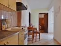 Appartamenti Makic - with parking : A6 (6+1), A4 (4) Silo - Isola di Krk  - Appartamento - A4 (4): la cucina con la sala da pranzo