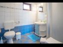 Appartamenti e camere Luka - with parking; A2(2+2), R1(2), R2(2) Vrbnik - Isola di Krk  - Camera - R1(2): il bagno con la toilette