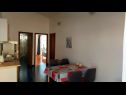 Appartamenti Mirjana: sea view & balcony: A1 MN (2+1), A2 JN (2+1) Baska Voda - Riviera Makarska  - Appartamento - A2 JN (2+1): la cucina con la sala da pranzo