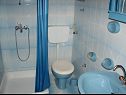 Appartamenti e camere Roza - 200 m from sea : A1(5), A2(4+2), R1(2), R2(2) Baska Voda - Riviera Makarska  - Camera - R2(2): il bagno con la toilette