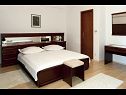 Appartamenti e camere Roza - 200 m from sea : A1(5), A2(4+2), R1(2), R2(2) Baska Voda - Riviera Makarska  - Appartamento - A1(5): la camera da letto