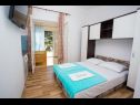 Appartamenti Bravo - 100 m from beach: A1(3+1), SA2(2), SA3(2+1), SA4(2+1), SA5(2+1), SA6(2+1), A8(2+2) Baska Voda - Riviera Makarska  - Appartamento - A8(2+2): la camera da letto