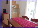 Appartamenti Baška - with parking and wifi: A1(2+1), A4 (2+1), SA-B2 (2), SA-B5 (2), SA-B8 (2), SA-C3 (2), SA-C6 (2) Baska Voda - Riviera Makarska  - Appartamento - A1(2+1): la cucina con la sala da pranzo