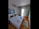 Appartamenti Josip - 150 m from beach with free parking A1(3), A2(5), A3(2+2) Baska Voda - Riviera Makarska  - Appartamento - A3(2+2): la camera da letto