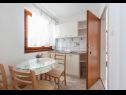 Appartamenti Ante M - 100 m from beach: A1(4+2), A2(4+2), C3(2) Brela - Riviera Makarska  - Appartamento - A1(4+2): la cucina con la sala da pranzo