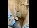 Appartamenti Via - 250 m from sea: SA2(2), SA3(2), SA4(2), SA1(2) Brela - Riviera Makarska  - Studio appartamento - SA3(2): il bagno con la toilette