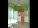 Appartamenti Secret garden - seaview: A1(4), A2(2) Brela - Riviera Makarska  - Appartamento - A2(2): la cucina con la sala da pranzo
