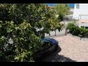  Maza - with seaview & parking: R1(2+1), R2(2) Brela - Riviera Makarska  - il parcheggio