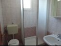  Maza - with seaview & parking: R1(2+1), R2(2) Brela - Riviera Makarska  - Camera - R1(2+1): il bagno con la toilette